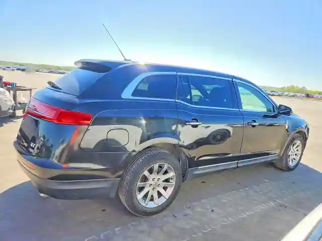 2LMHJ5NK5DBL54611 2013 LINCOLN TOWNHOUSE MKT-2