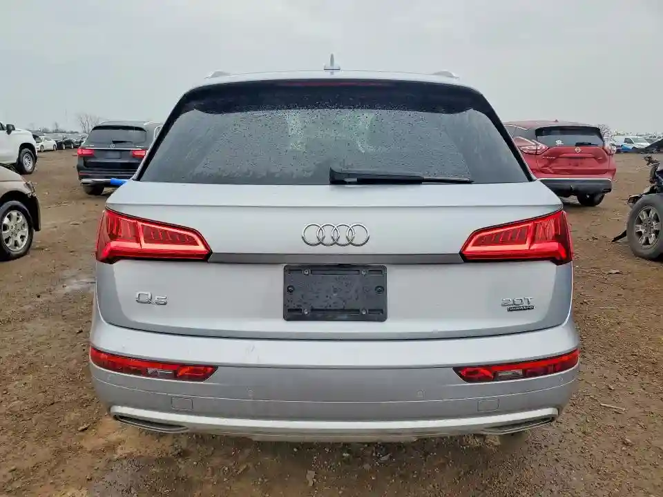 WA1CNAFY5J2104873 2018 AUDI Q5-5