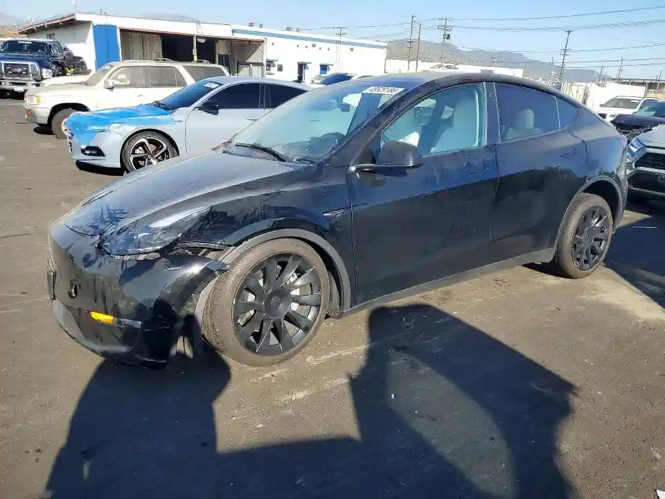 7SAYGDEEXPF624266 2023 TESLA MODEL Y-0