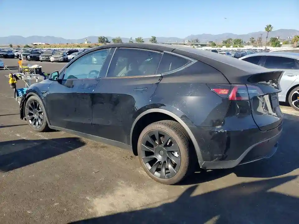7SAYGDEEXPF624266 2023 TESLA MODEL Y-1