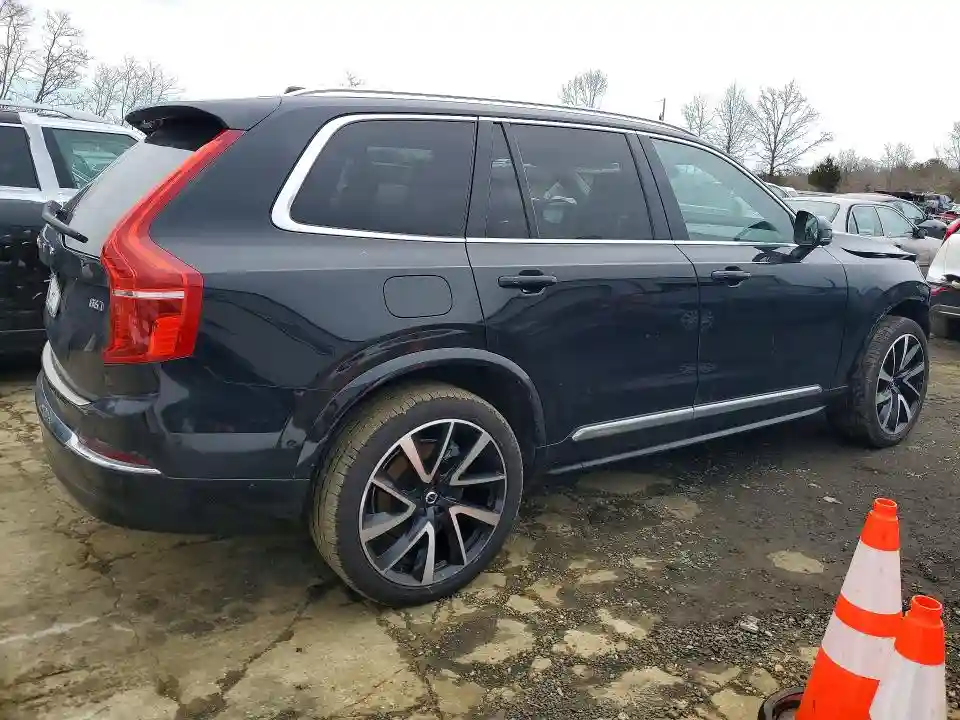 YV4062PN1P1921575 2023 VOLVO XC90 PLUS-2