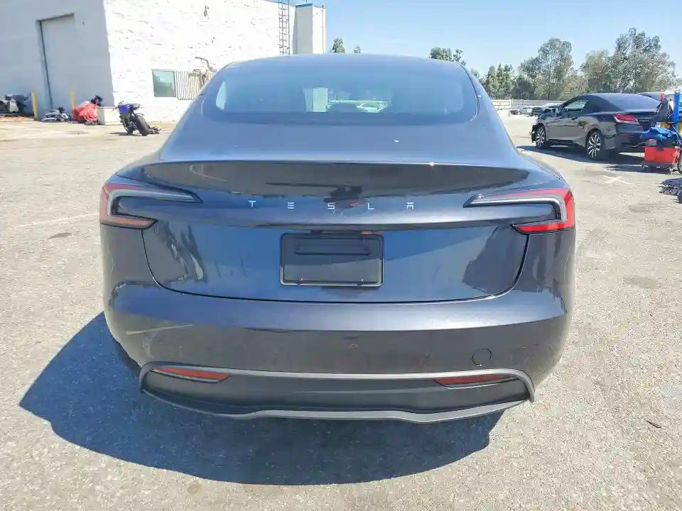 5YJ3E1EA2SF999232 2025 TESLA MODEL 3-5