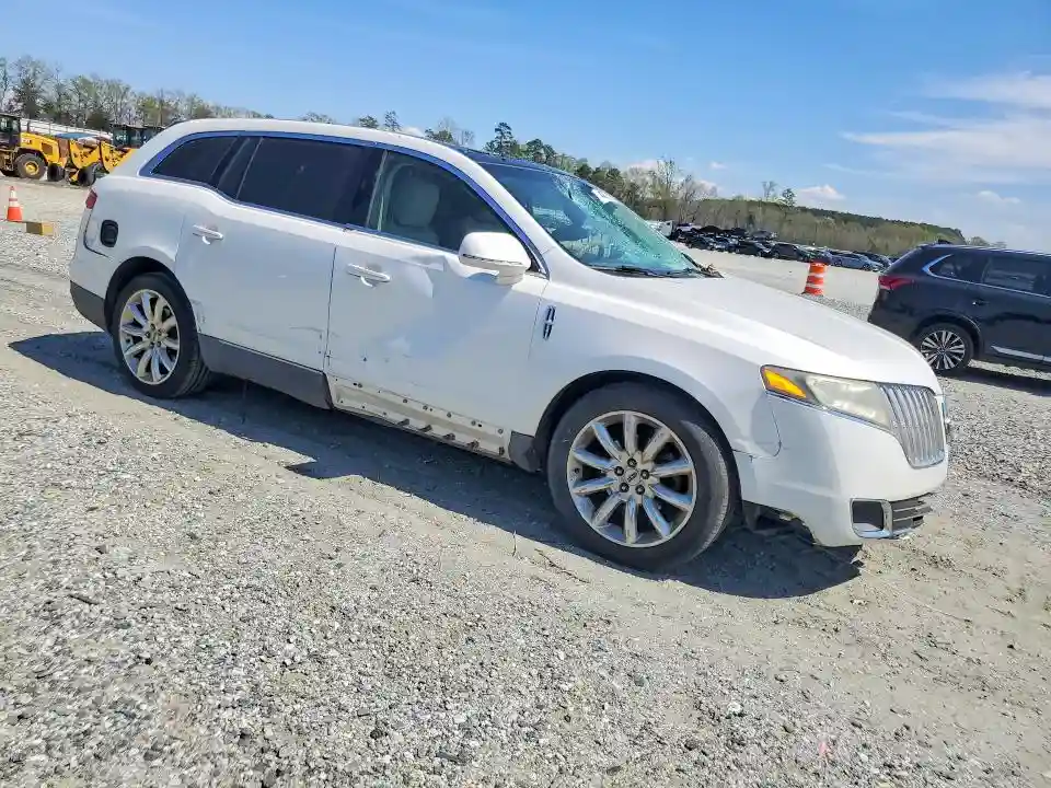 2LMHJ5FR6ABJ04754 2010 LINCOLN MKT-3