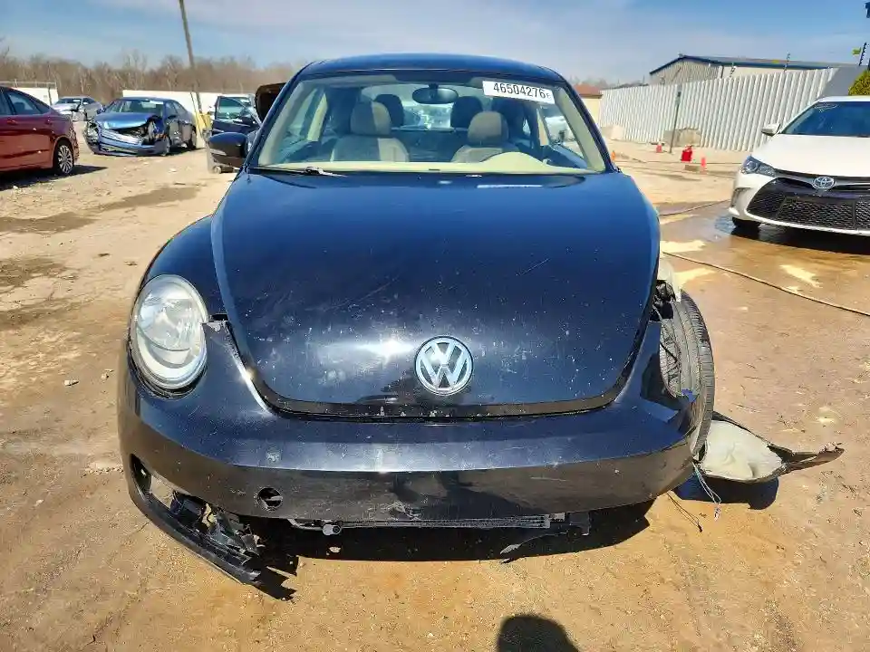 3VWJX7AT9DM681390 2013 VOLKSWAGEN BEETLE-4