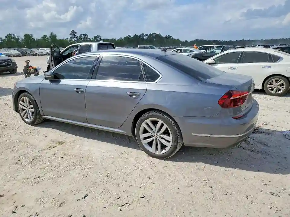 1VWBA7A34JC007294 2018 VOLKSWAGEN PASSAT-1
