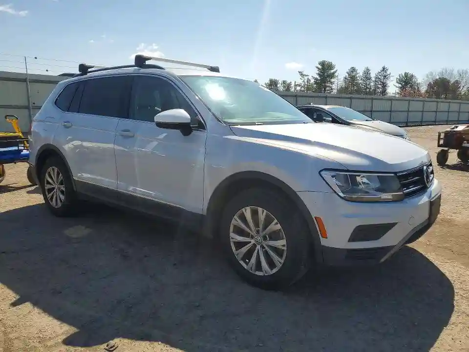 3VV2B7AX4JM153424 2018 VOLKSWAGEN TIGUAN-3