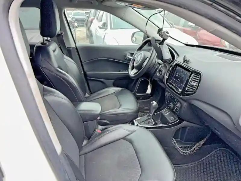3C4NJCBB0JT318823 2018 JEEP COMPASS-4