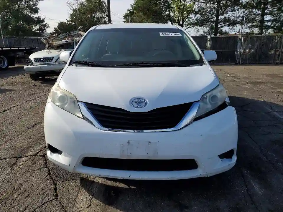 5TDKK3DCXES447450 2014 TOYOTA SIENNA-4