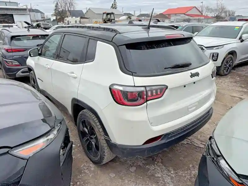 3C4NJCBB0JT318823 2018 JEEP COMPASS-2