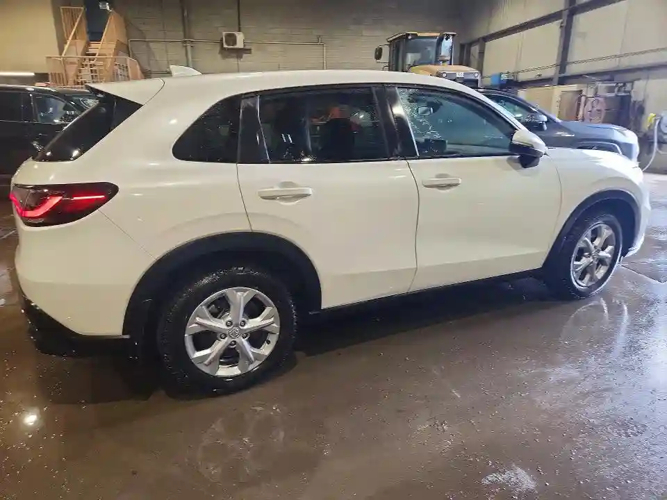 3CZRZ1H33SM100329 2025 HONDA HR-V-2