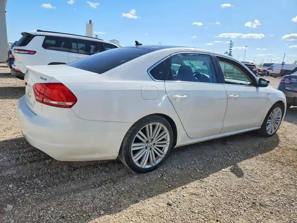 1VWBS7A38FC096761 2015 VOLKSWAGEN PASSAT-2