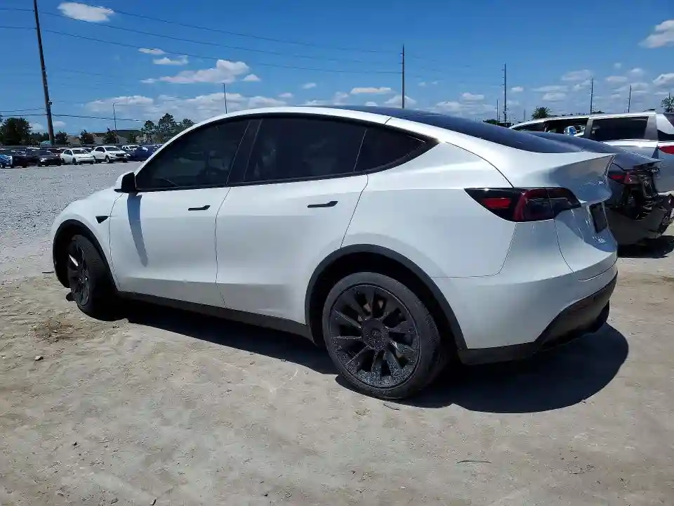 7SAYGDEE0PA070832 2023 TESLA MODEL Y-1