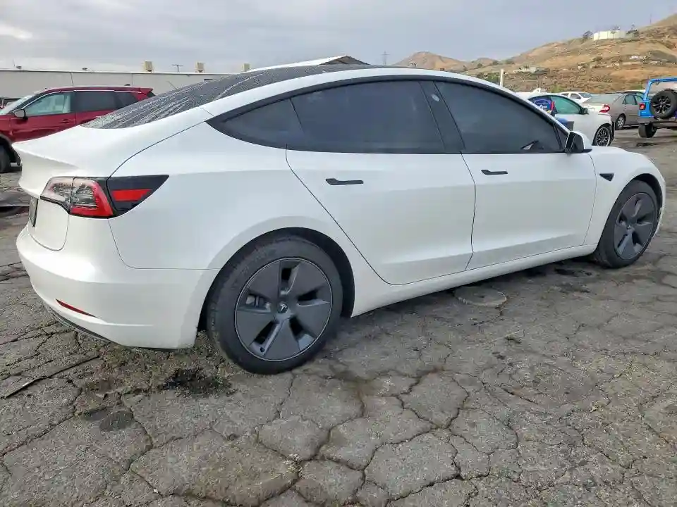 5YJ3E1EA0PF649170 2023 TESLA MODEL 3-2