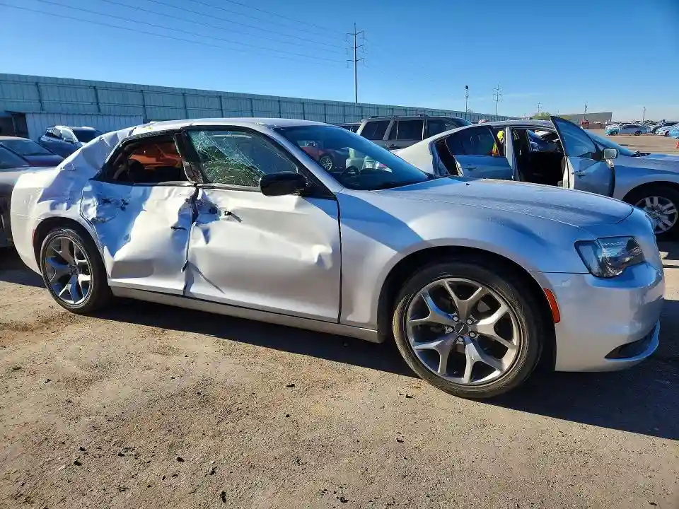 2C3CCAAG5MH530511 2021 CHRYSLER 300-3
