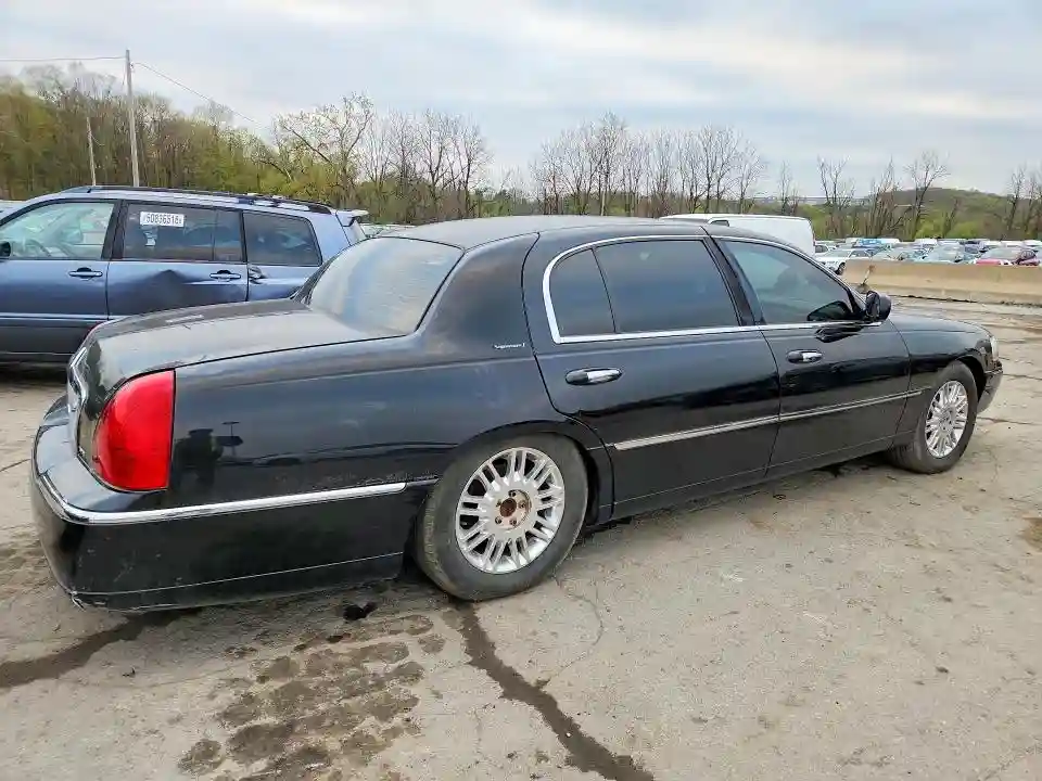 2LNBL8FV7BX763778 2011 LINCOLN TOWNCAR-2