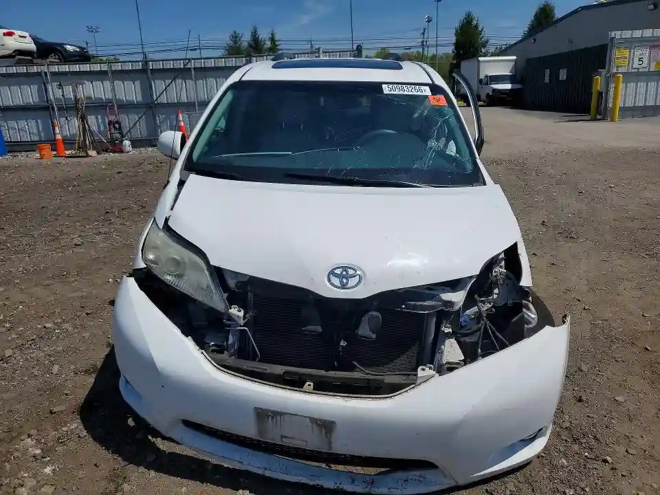 5TDYK3DC1ES472750 2014 TOYOTA SIENNA-4