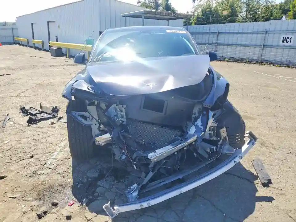 7SAYGAEE8SF282064 2025 TESLA MODEL Y-4