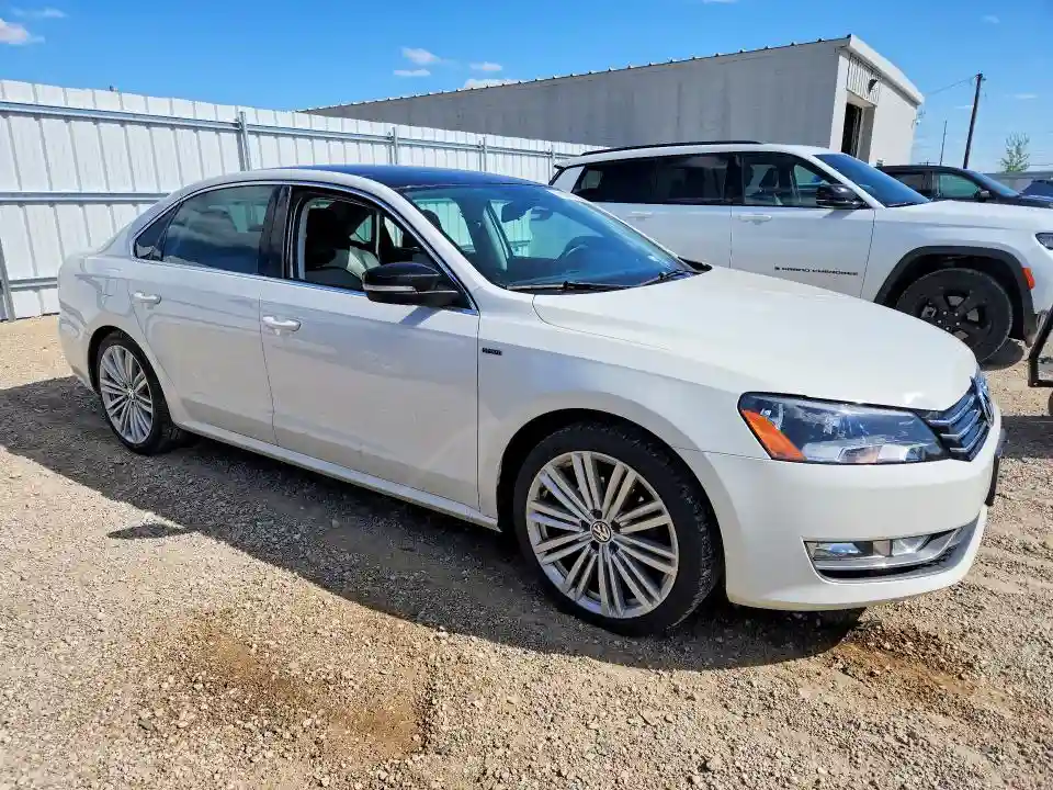 1VWBS7A38FC096761 2015 VOLKSWAGEN PASSAT-3