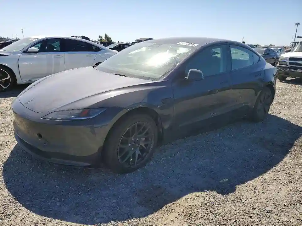 5YJ3E1EB3SF885636 2025 TESLA MODEL 3-0