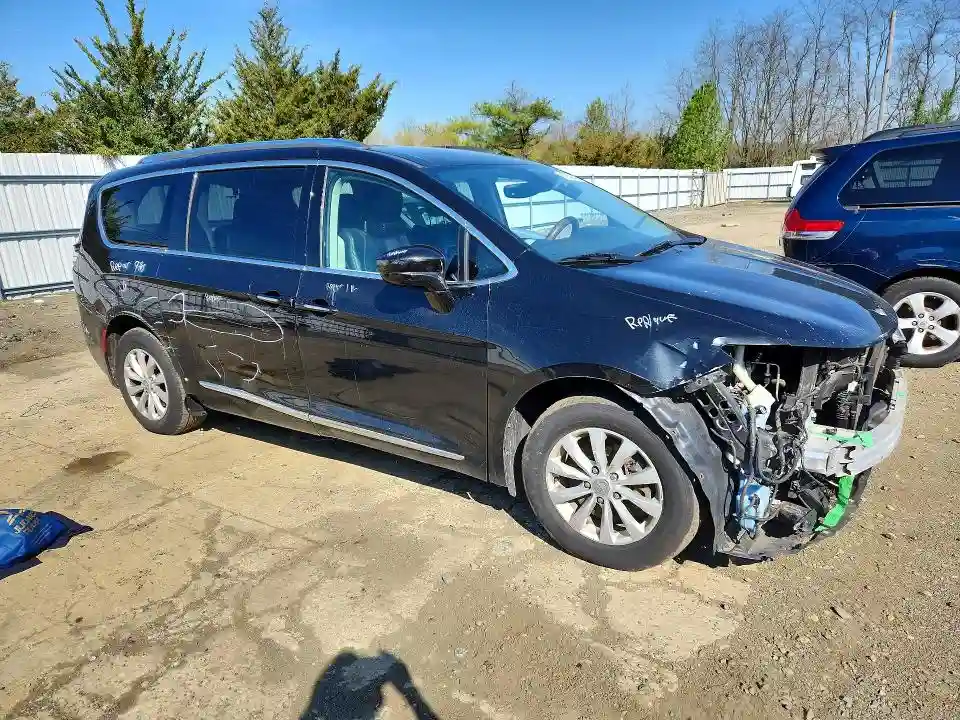 2C4RC1BG2KR531501 2019 CHRYSLER PACIFICA-3
