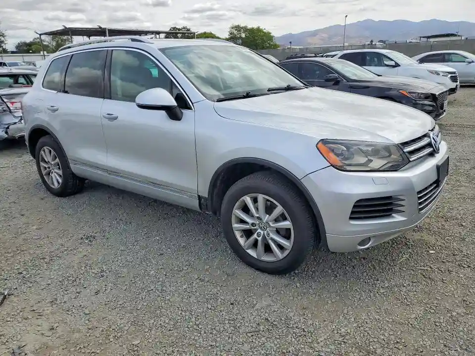 WVGEF9BP8DD001636 2013 VOLKSWAGEN TOUAREG-3