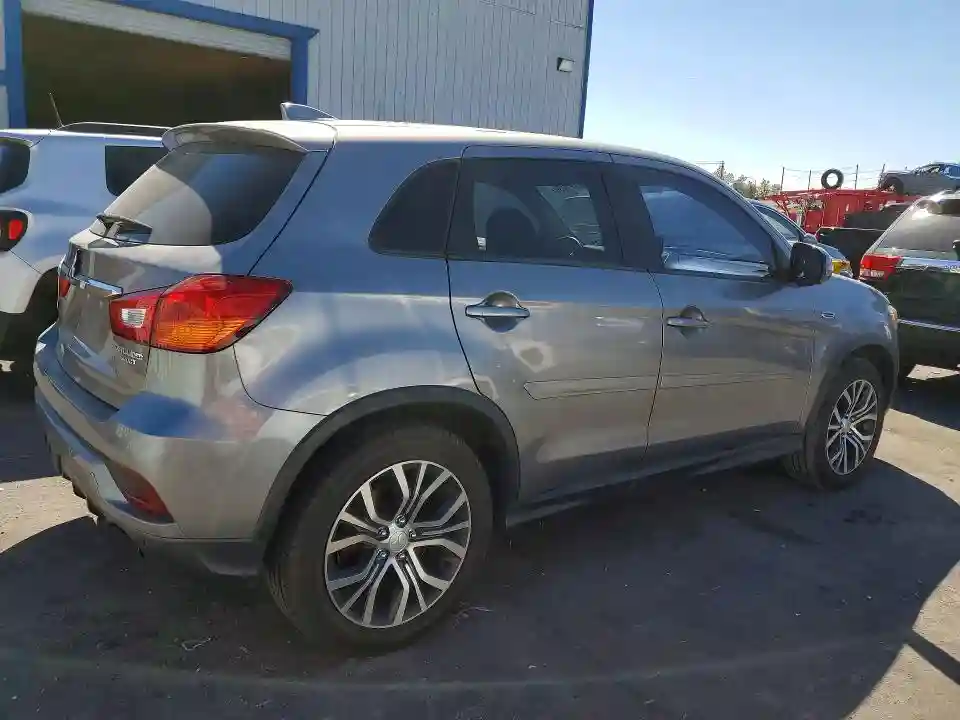 JA4AP3AU4JU005306 2018 MITSUBISHI OUTLANDER-2
