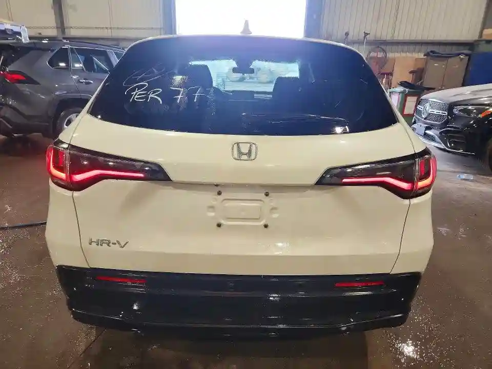 3CZRZ1H33SM100329 2025 HONDA HR-V-5