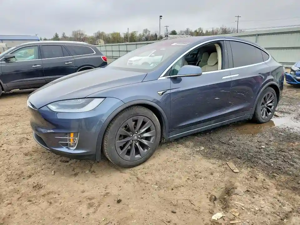 5YJXCBE25JF101694 2018 TESLA MODEL X-0