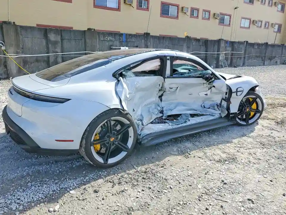 WP0AC2Y13MSA62638 2021 PORSCHE TAYCAN-2