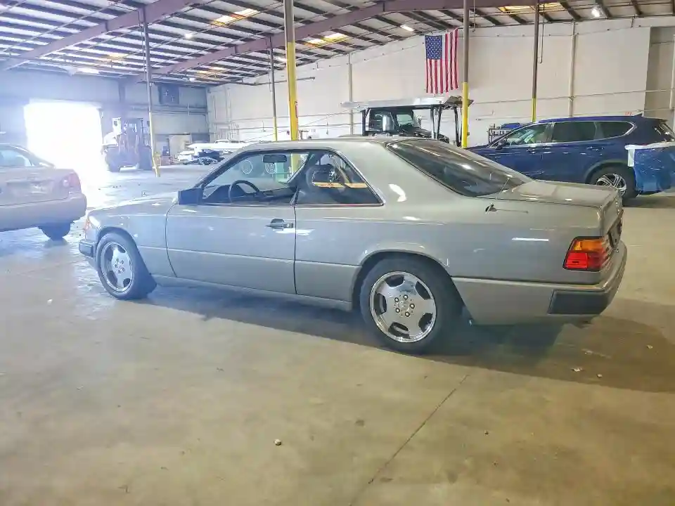 WDBEA50D8JA703536 1988 MERCEDES-BENZ 300-CLASS-1