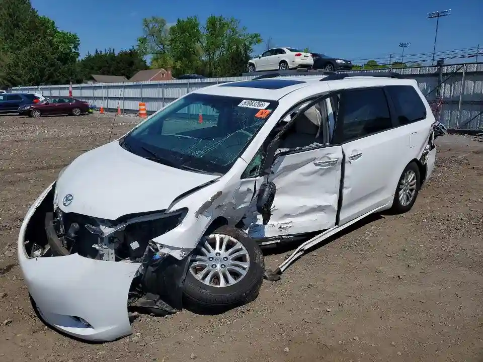 5TDYK3DC1ES472750 2014 TOYOTA SIENNA-0