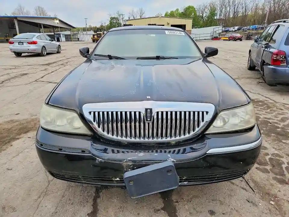 2LNBL8FV7BX763778 2011 LINCOLN TOWNCAR-4