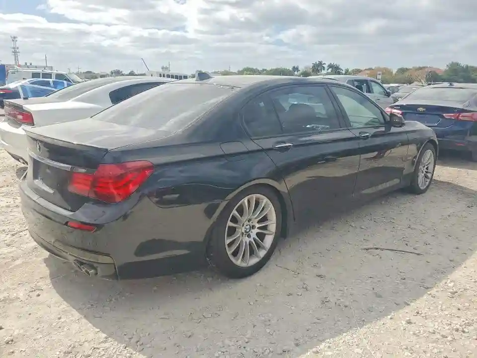 WBAYE8C51DD132853 2013 BMW 7 SERIES-2