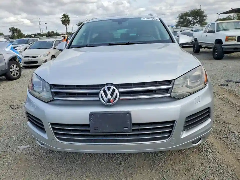 WVGEF9BP8DD001636 2013 VOLKSWAGEN TOUAREG-4