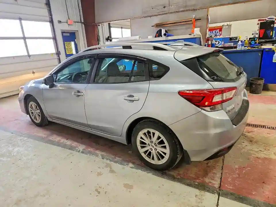 4S3GTAB65J3715045 2018 SUBARU IMPREZA-1