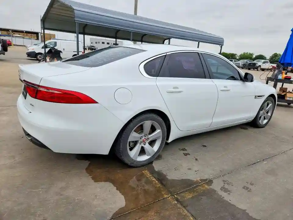 SAJBR4FX5JCY70175 2018 JAGUAR XF-2