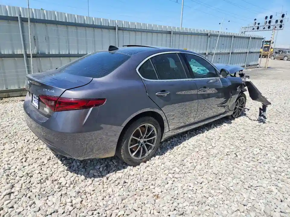 ZARFAEDNXJ7563985 2018 ALFA ROMEO GIULIA-2