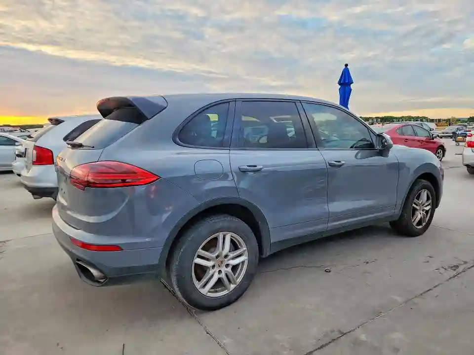 WP1AA2A22HKA89551 2017 PORSCHE CAYENNE-2