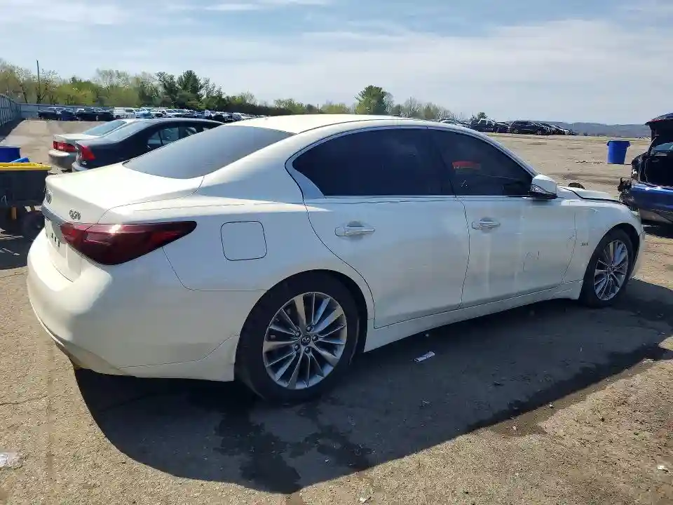 JN1EV7AR1JM611908 2018 INFINITI Q50-2