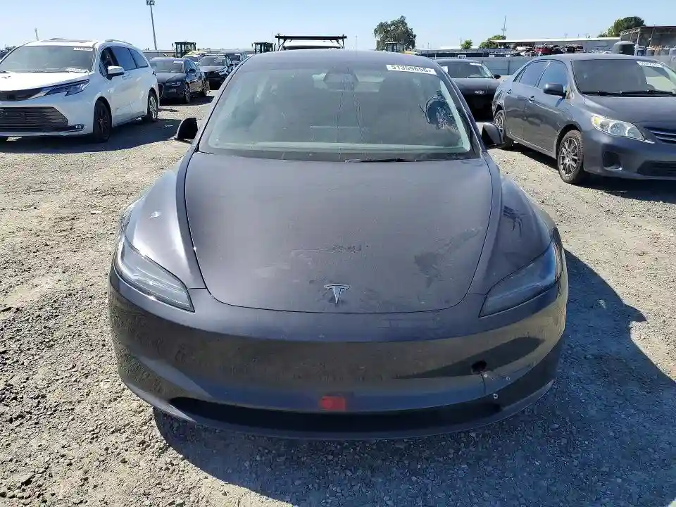 5YJ3E1EB3SF885636 2025 TESLA MODEL 3-4
