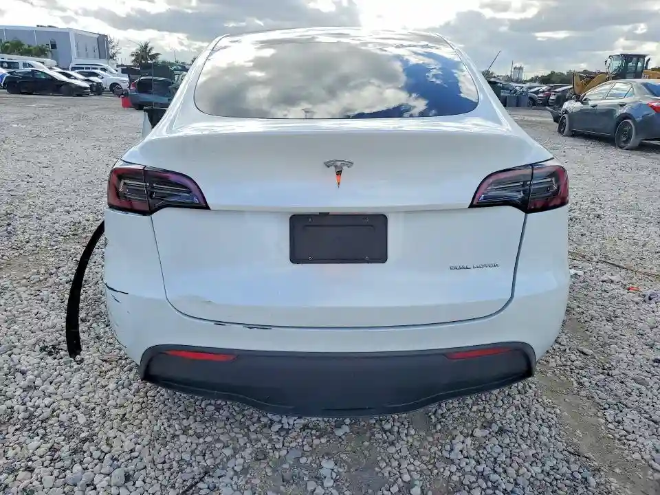 7SAYGDEE2PA194875 2023 TESLA MODEL Y-5
