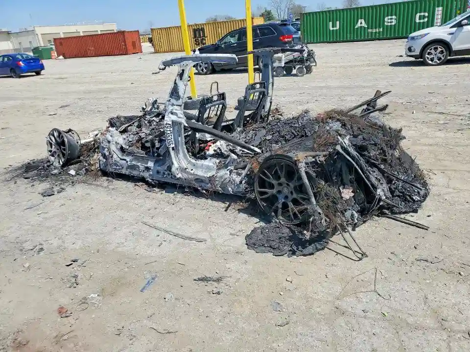 5YJSA1E69PF525045 2023 TESLA MODEL S-1
