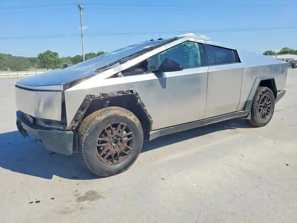 7G2CEHED8SA066593 2025 TESLA CYBERTRUCK-0