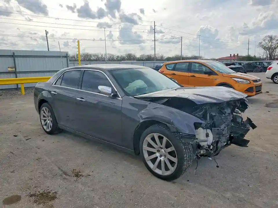 2C3CCAEG0KH689542 2019 CHRYSLER 300-3