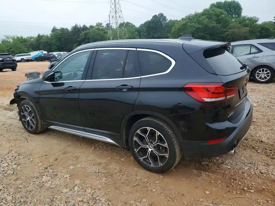 WBXJG7C07M5S50772 2021 BMW X1-1