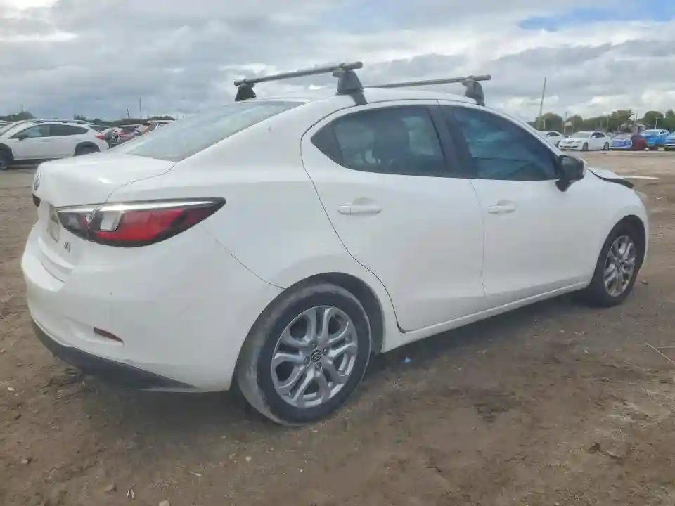 3MYDLBYV9HY192123 2017 TOYOTA YARIS-2