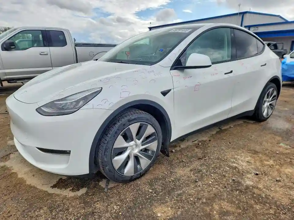 7SAYGDEEXNF319427 2022 TESLA MODEL Y-0