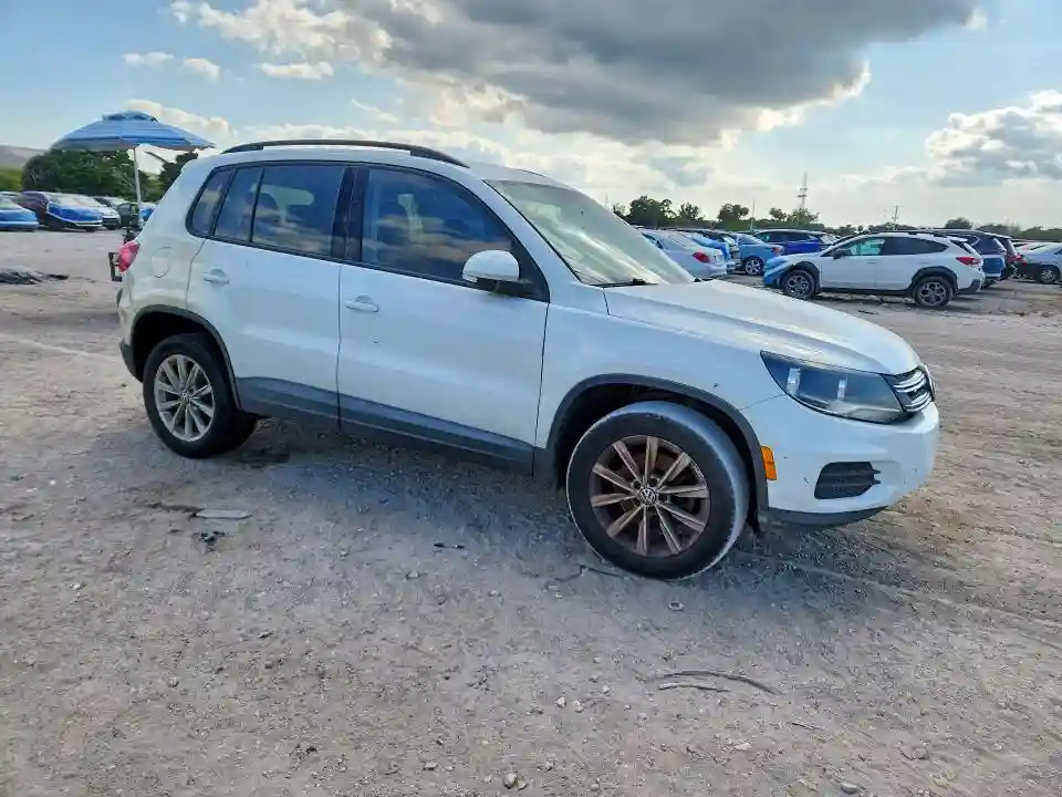 WVGAV7AX7HK046978 2017 VOLKSWAGEN TIGUAN-3