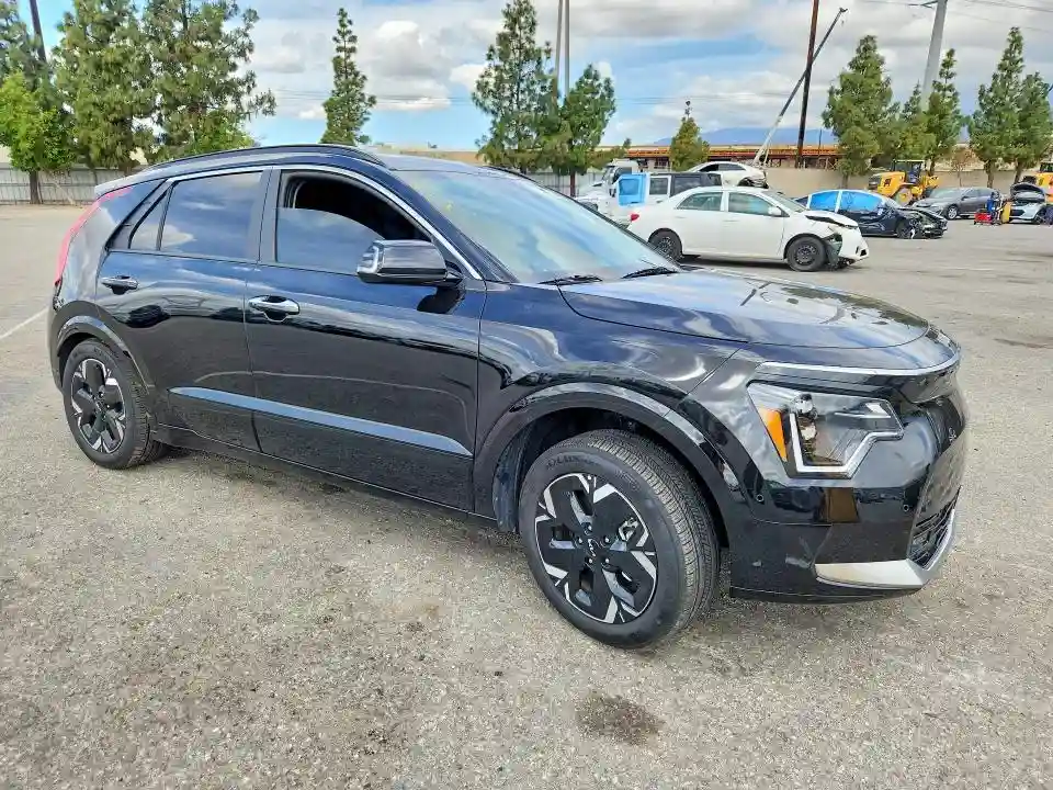 KNDCT3L1XS5143649 2025 KIA NIRO-3