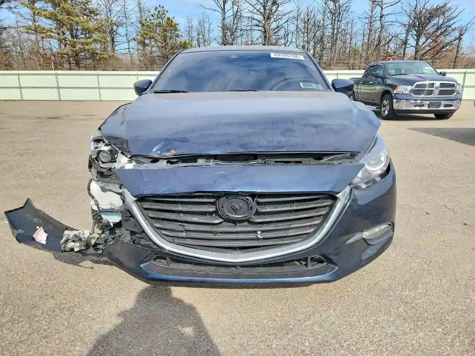3MZBN1U77JM229181 2018 MAZDA 3-4